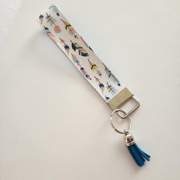 Feathers Faux Leather Wristlet Keychain - Picture 4 of 6